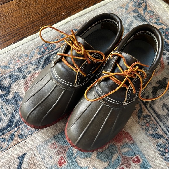 L.L.Bean Boots Two-Eye Boat Gumshoes Winter Shoes Size 8 - Picture 1 of 7